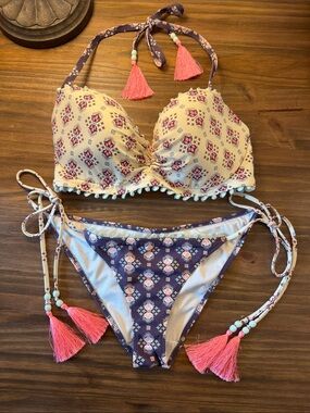 Like New Victoria's Secret Bikini 32 DD top Small side tie bottoms